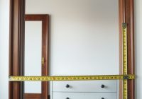 Wnoszenie mebli przez drzwi: jak dokładnie zmierzyć i zaplanować bezpieczny transport przez wąskie otwory